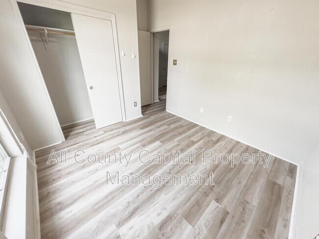 Building Photo - 2707 Burlington