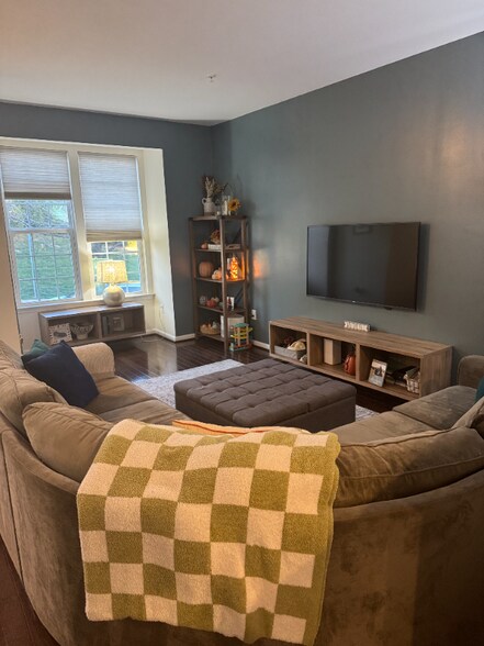 Building Photo - 721 Bender Rd