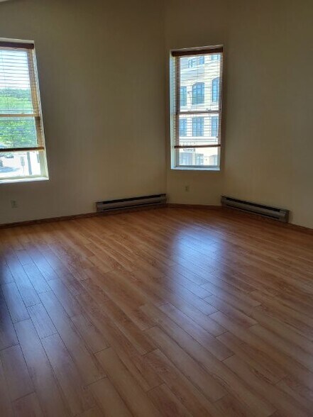 Building Photo - 1831 Parmenter St