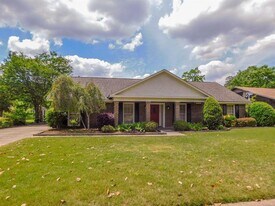 Building Photo - 212 Davors Dr