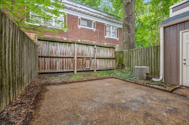 Building Photo - 1694 Belvedere Ct