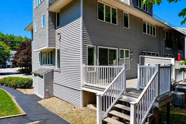 Building Photo - 701 Sherwood Forest Ln
