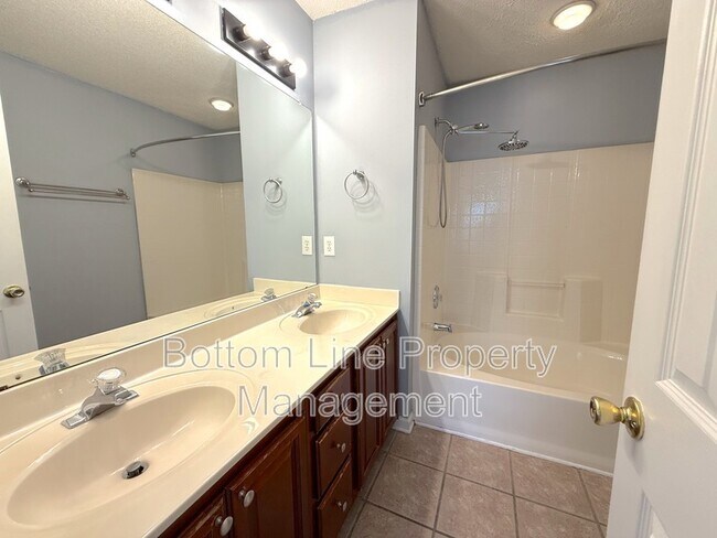 Building Photo - 9932 Birch Knoll Ct