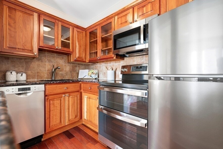 Building Photo - 520 Beacon St