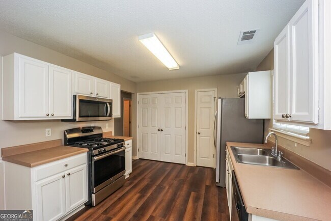Building Photo - 2615 Thunder Basin Way