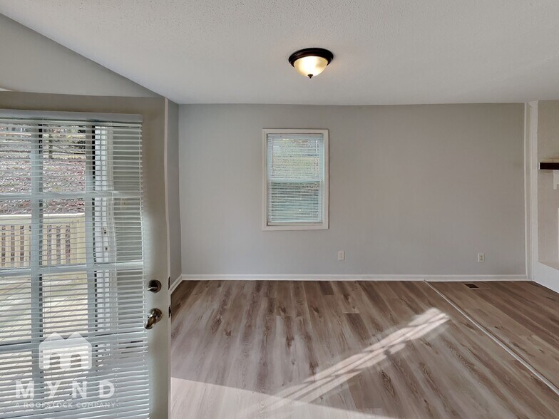 Building Photo - 4377 Eastridge Dr