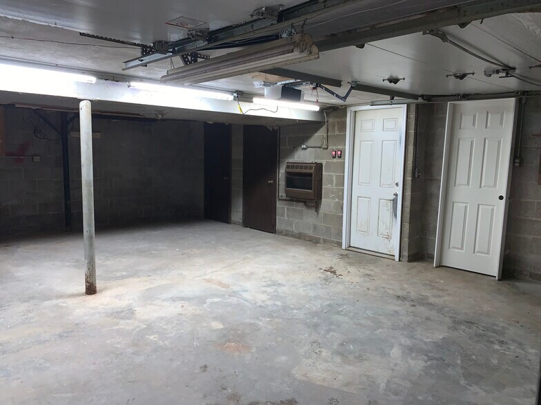 Building Photo - 4268 Sample Ct