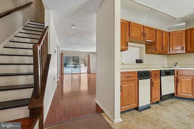 Building Photo - 8 Marsh Ct