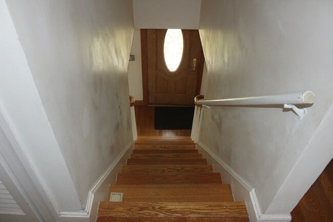 Building Photo - 28 Myrtle St