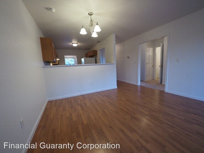 Building Photo - 3 br, 2 bath Apartment - 94 Charleston Court