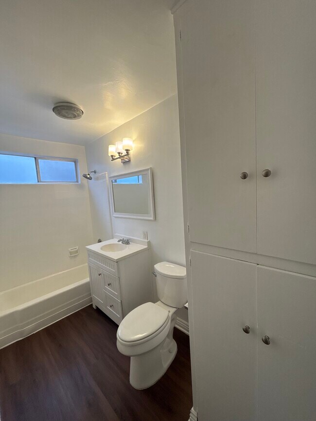 Bathroom - 15106 W Magnolia Blvd