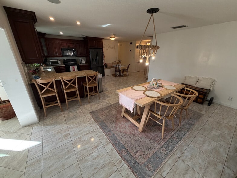 Building Photo - 8110 Rose Marie Ave E