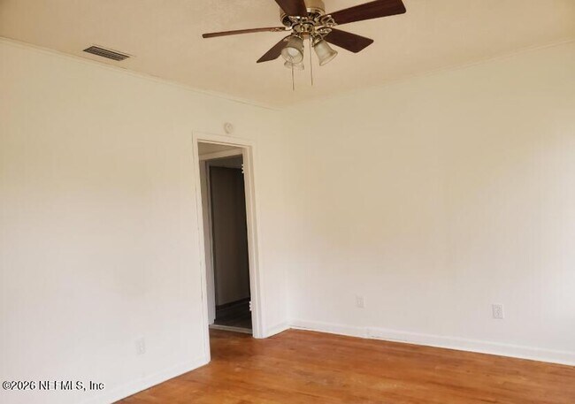 Building Photo - 905 Ethan Allen St