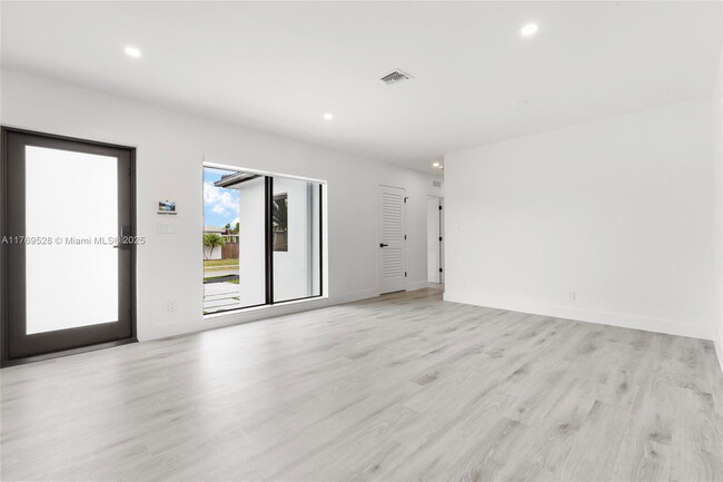 Building Photo - 8550 SW 28th St