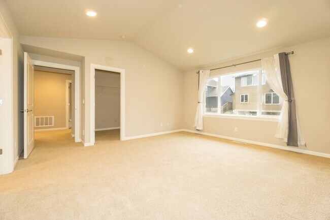 Building Photo - 102 Hoquiam Ave NE