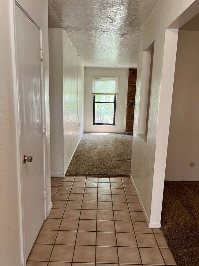 Building Photo - Ready For Immediate Move IN !!