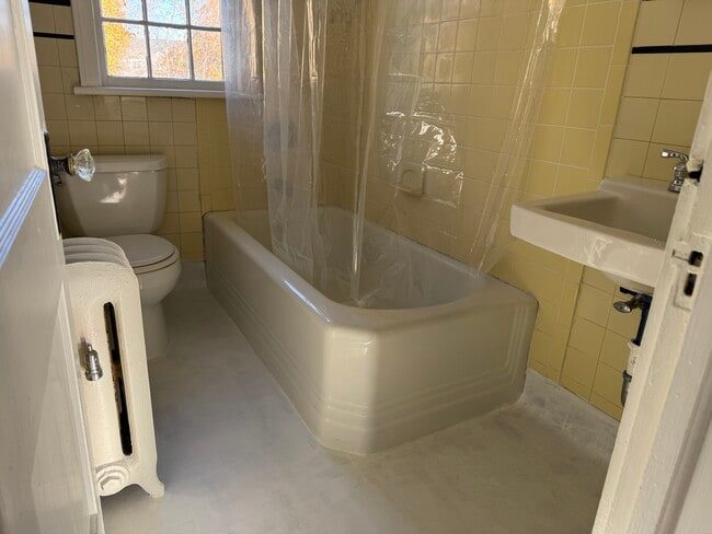 Building Photo - 15 W Parish Rd