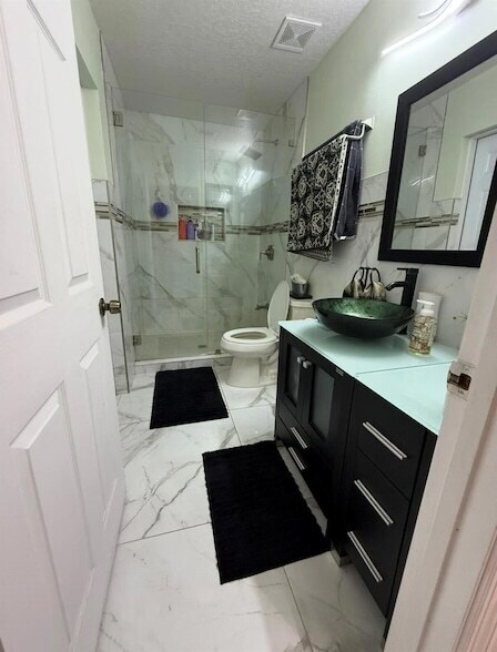 Building Photo - 1082 SW Bellevue Ave