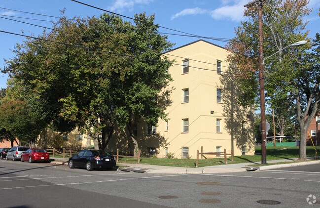 Primary Photo - E Q Flats