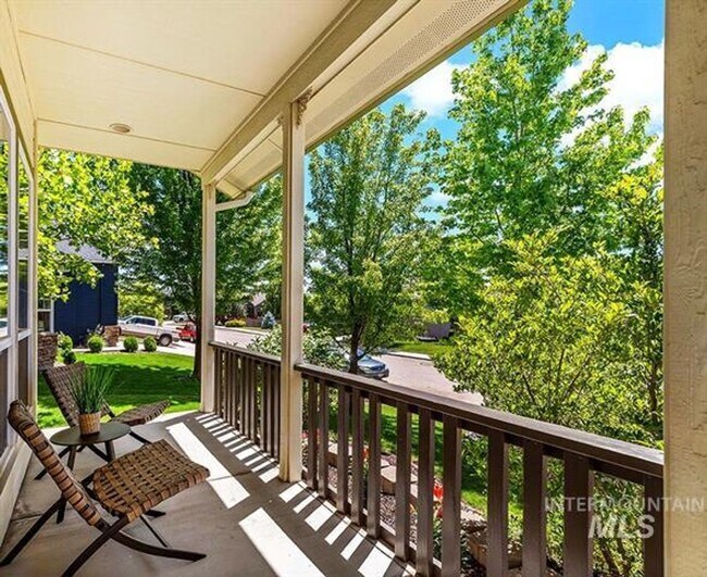 Building Photo - 3 Bedroom 2.5 Bath, 3 Car Garage w/Gorgeous Exterior