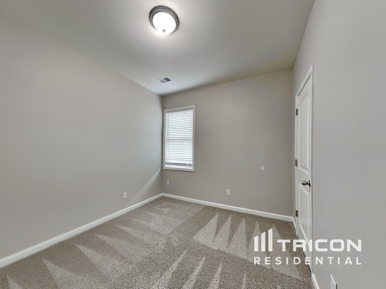 Building Photo - 7802 Bluefin Trail