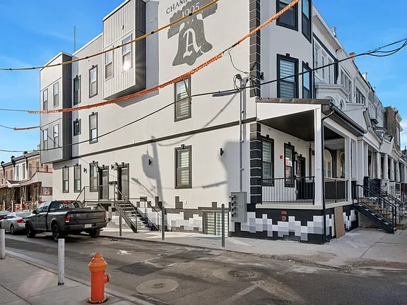 Building Photo - 2926 W Oxford St