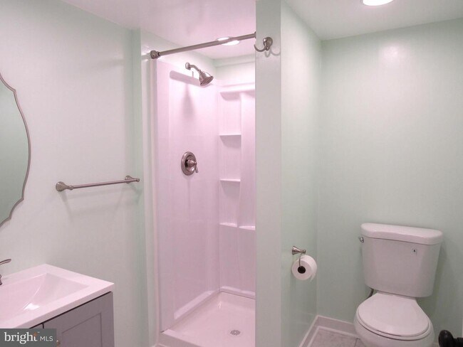 Building Photo - 5515 Helmont Dr