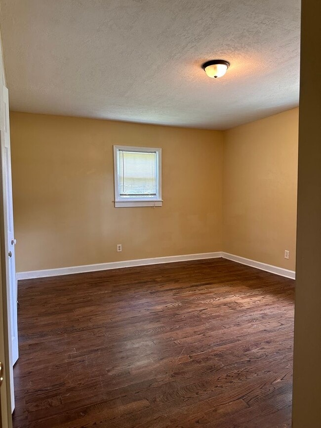Building Photo - 610 Martin St