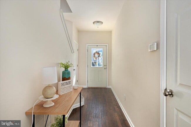 Building Photo - 109 Splendor Gdn Wy