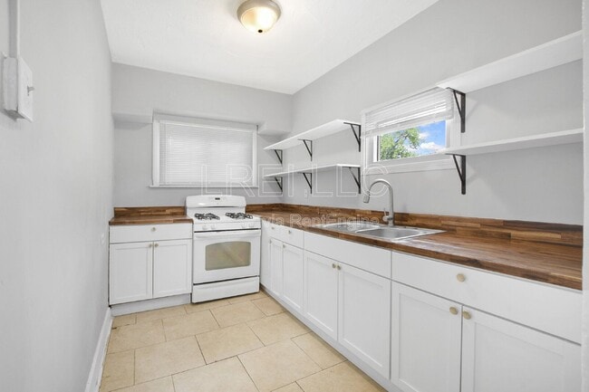 Building Photo - 627 S 38th St