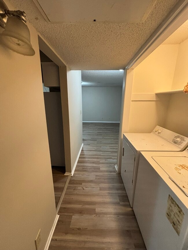 Building Photo - 641 N Betty Jo Dr