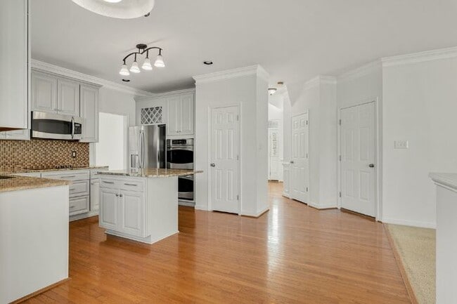 Building Photo - Spacious 5-Bedroom, 3.5-Bath Home in Midlothian – Prime Location & Community Amenities