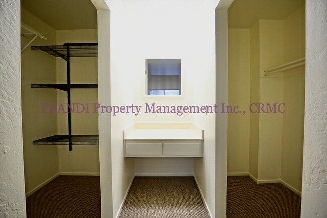 Building Photo - 301 Capetown Ct