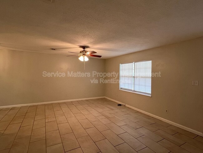 Building Photo - 1003 Space Cir