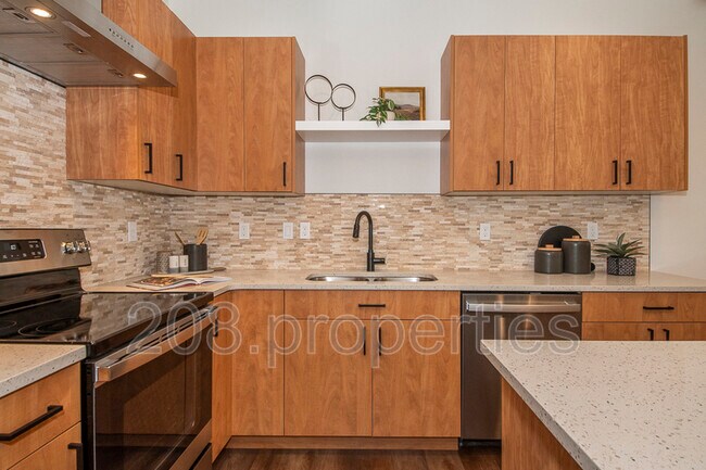 Building Photo - 479 E Violets Cv Ln