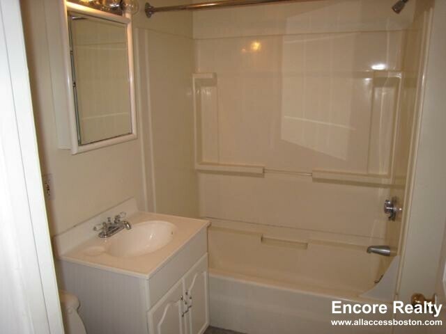 Building Photo - 62 Egmont St