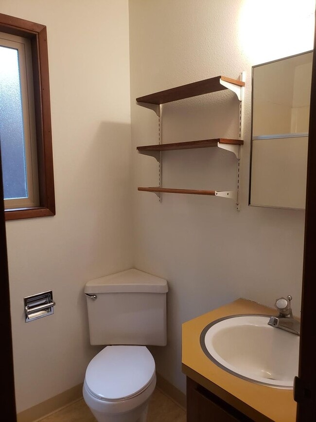 Building Photo - Unique Two Story Home in the Lincoln Area - Available Now!