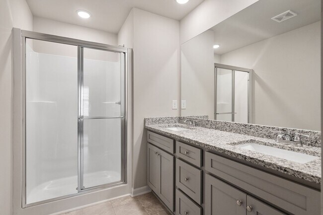 Building Photo - 4 Bed 2.5 Bath home in Gainesville! Retreat at Chicopee