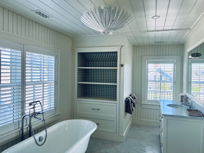 Building Photo - 3 Field Club Ln