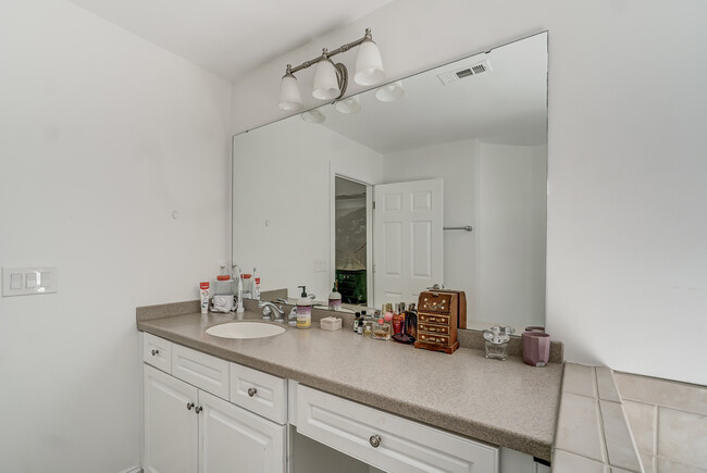 Building Photo - 1024 Patricians Ln
