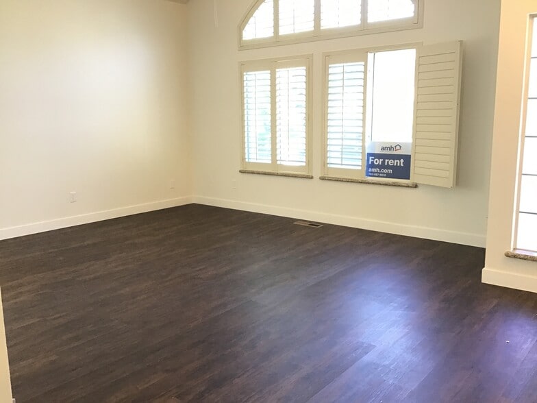 Building Photo - 2244 Stone View Dr
