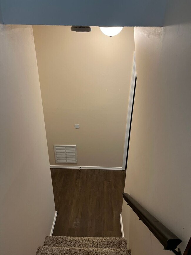 Building Photo - Make this  beautiful home yours!! Features...