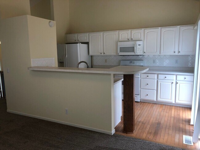 Building Photo - Great Home For Rent in Bellevue!