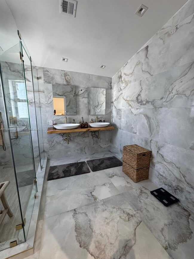 Building Photo - 3321 SW 51st St