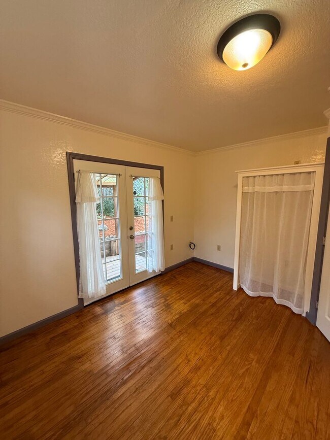 Building Photo - 3 Bedroom/ 2 bathroom Home in Cotati
