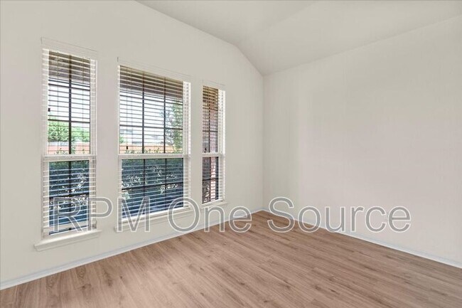 Building Photo - 1729 Park Trails Blvd