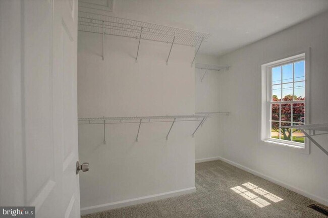 Building Photo - 301 Grandview Ave