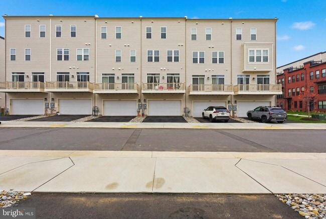 Building Photo - 22810 Tawny Pne Sq