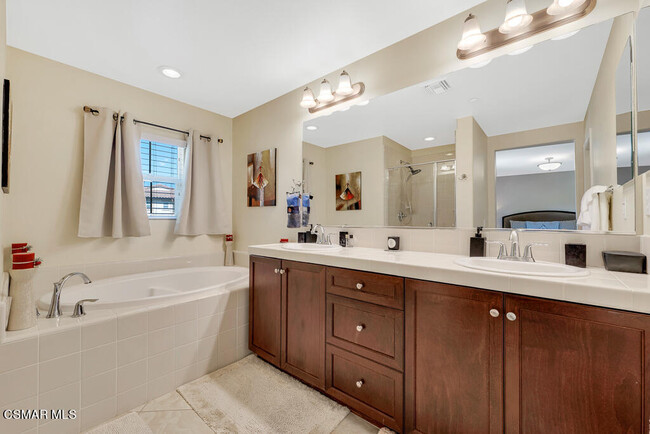 Building Photo - 1510 Silver Shadow Dr