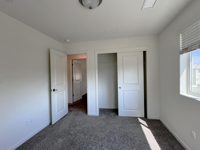 Building Photo - 537 Farmhouse Ln